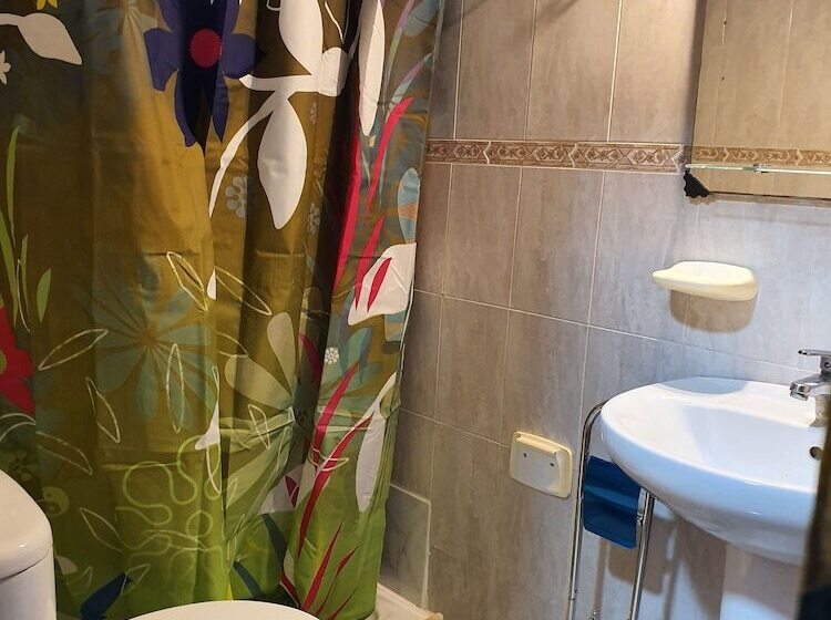 펜션 Low Cost Room Plaza de Hierro II