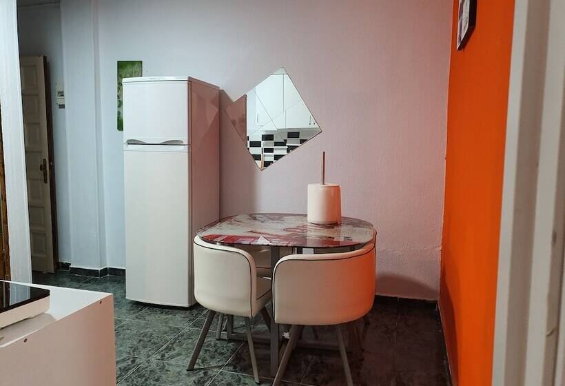 펜션 Low Cost Room Plaza de Hierro II