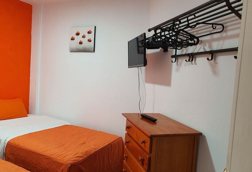 펜션 Low Cost Room Plaza de Hierro II
