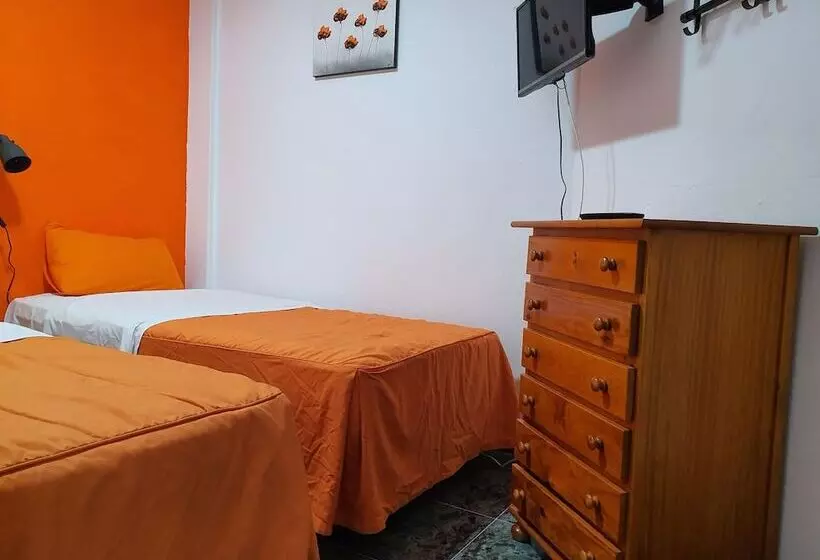 Majatalo Low Cost Room Plaza de Hierro II