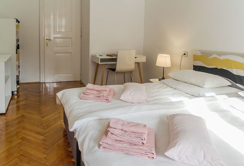 پانسیون Main Square Rooms