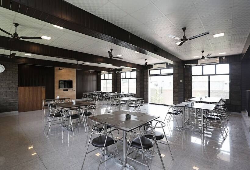 Hotell Oyo 14631 Madhuban Resort