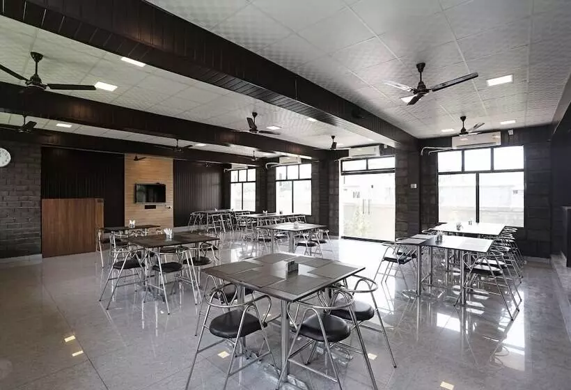 ホテル Oyo 14631 Madhuban Resort