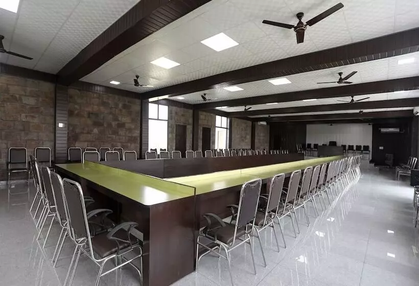 ホテル Oyo 14631 Madhuban Resort
