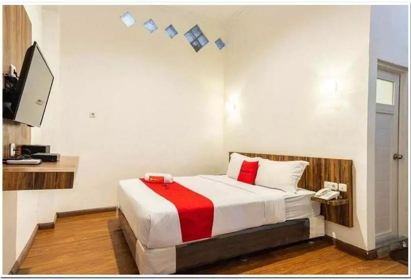 ホテル Reddoorz Near Rs Royal Prima Medan 2