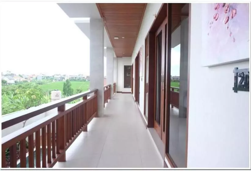 ホテル Reddoorz Plus Near Canggu Beach