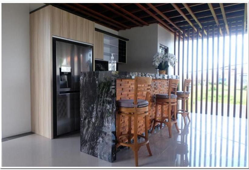 فندق Reddoorz Plus Near Canggu Beach