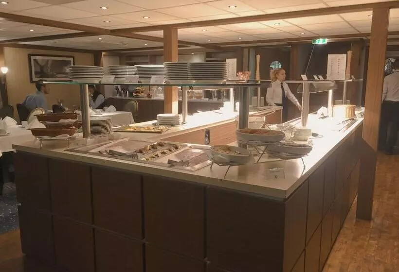 Hotelli Select Ms Charles Dickens   Neuss