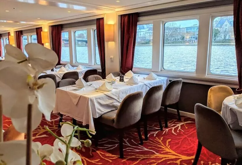 Hotelli Select Ms Charles Dickens   Neuss