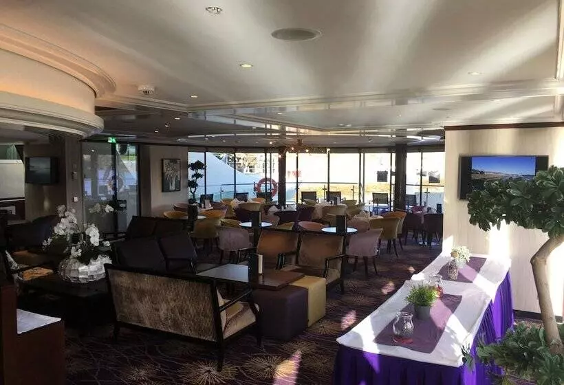 Hotelli Select Ms Charles Dickens   Neuss