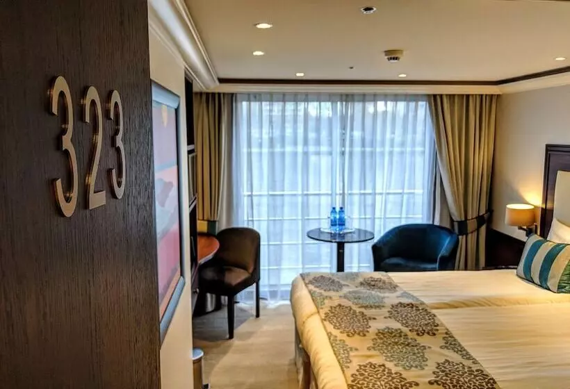 Hotelli Select Ms Charles Dickens   Neuss