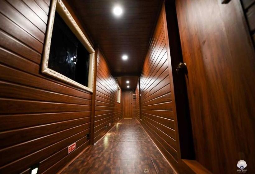 酒店 White Pearl Cruise