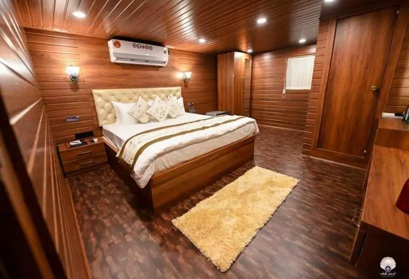 ホテル White Pearl Cruise