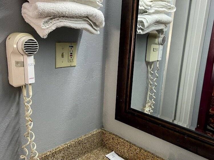 汽车旅馆  Embers Inn