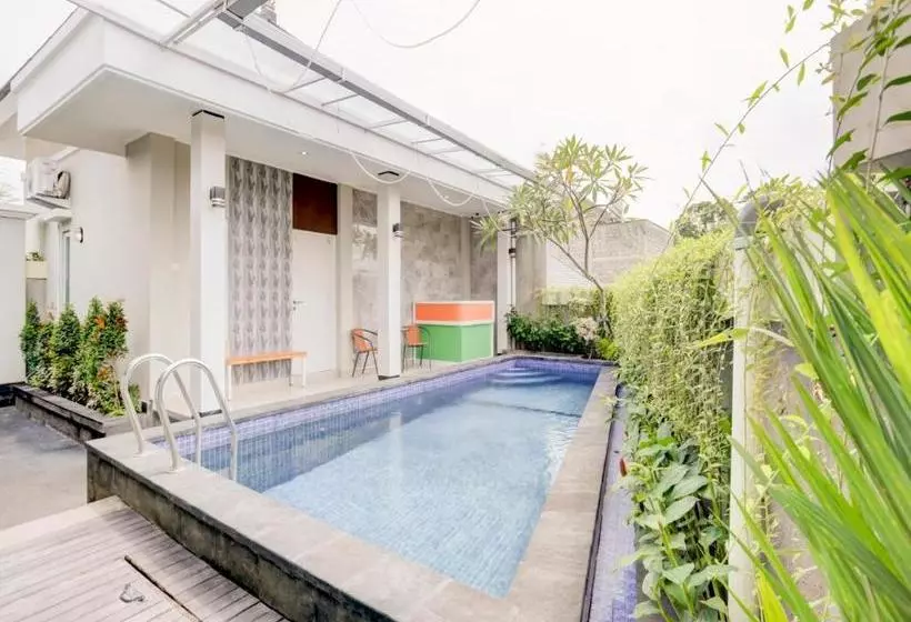 ホテル Oyo 90057 Riverside Bali Villas