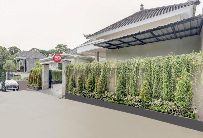 فندق Oyo 90057 Riverside Bali Villas