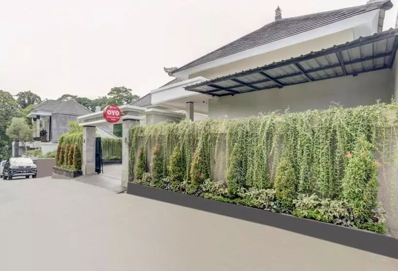 ホテル Oyo 90057 Riverside Bali Villas