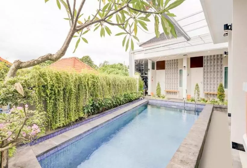 ホテル Oyo 90057 Riverside Bali Villas