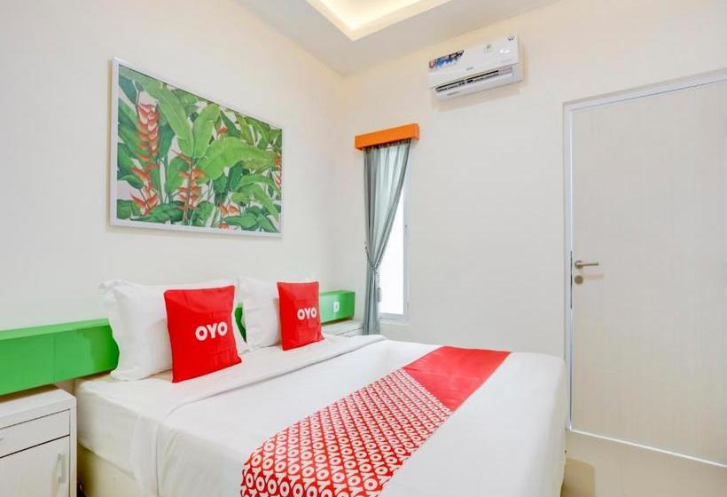 فندق Oyo 90057 Riverside Bali Villas