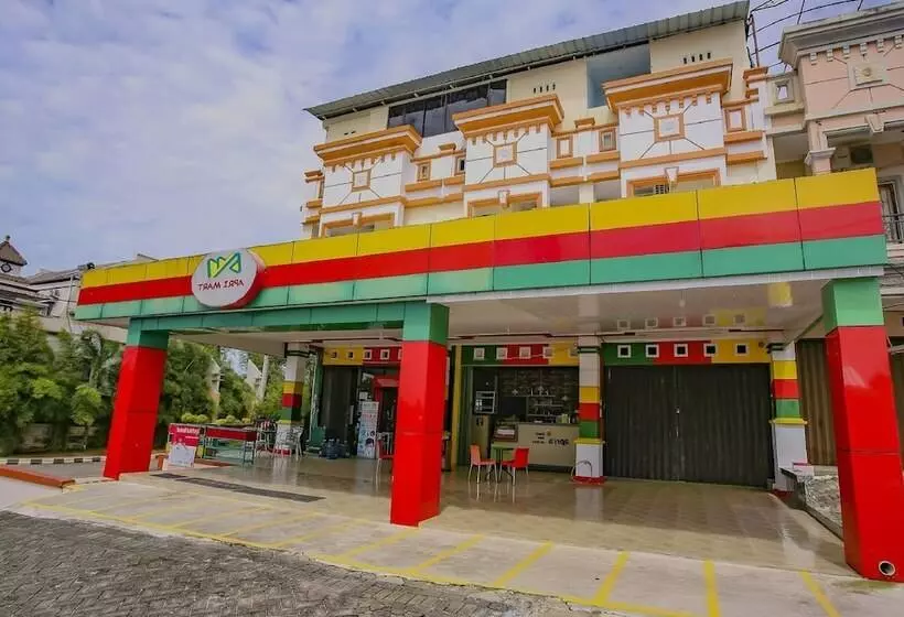 Hotelli Oyo 90072 Apri Inn Syariah