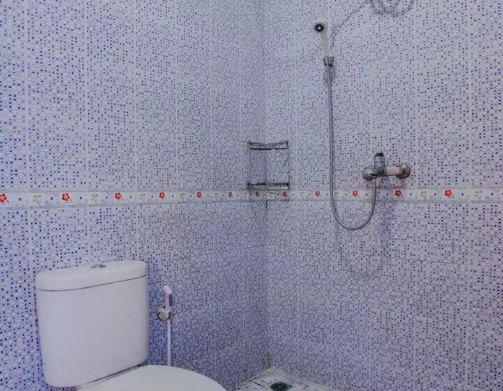 Hotelli Oyo 90072 Apri Inn Syariah