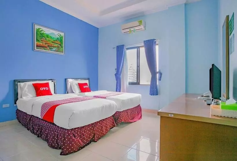 Hotelli Oyo 90072 Apri Inn Syariah