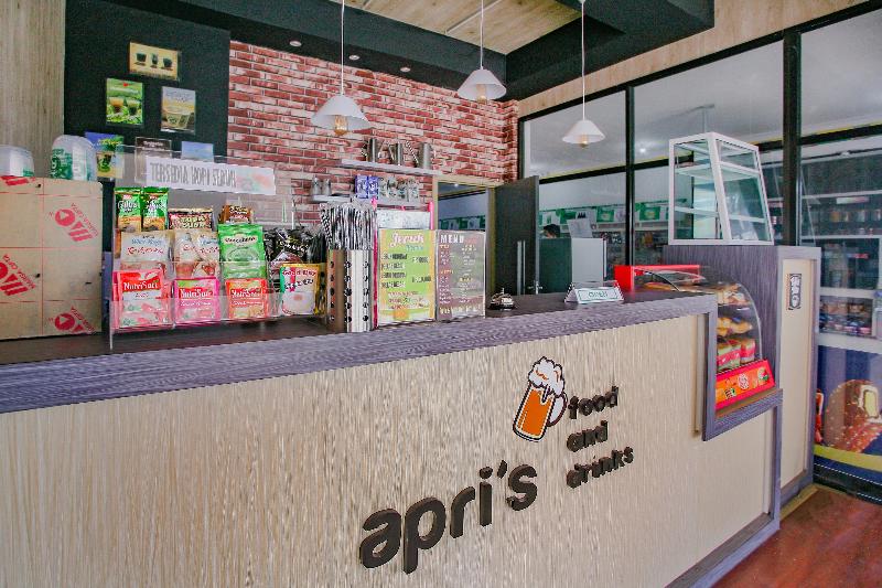 בית מלון כפרי Oyo 90072 Apri Inn Syariah