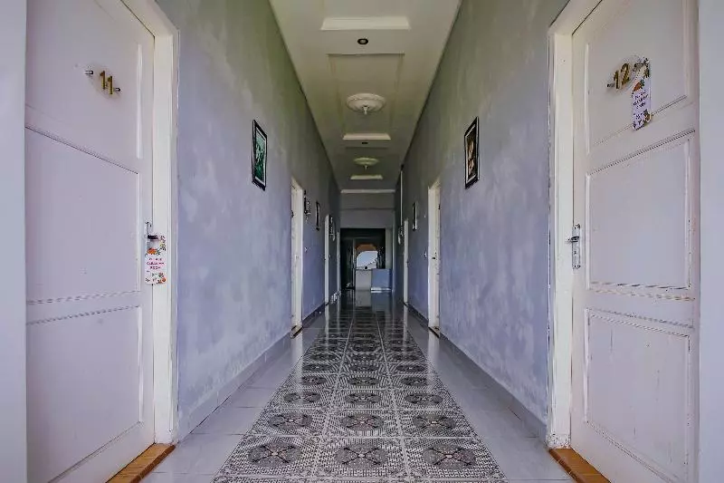 Hotelli Oyo 90072 Apri Inn Syariah