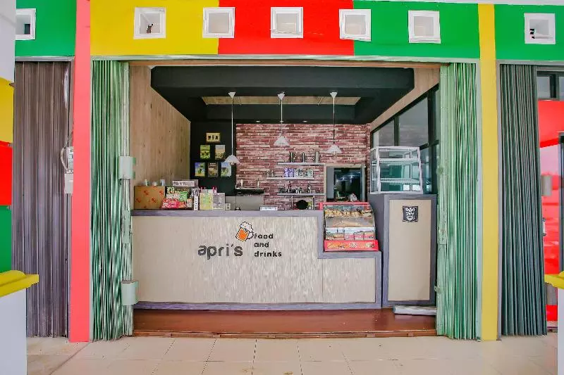 Hotelli Oyo 90072 Apri Inn Syariah