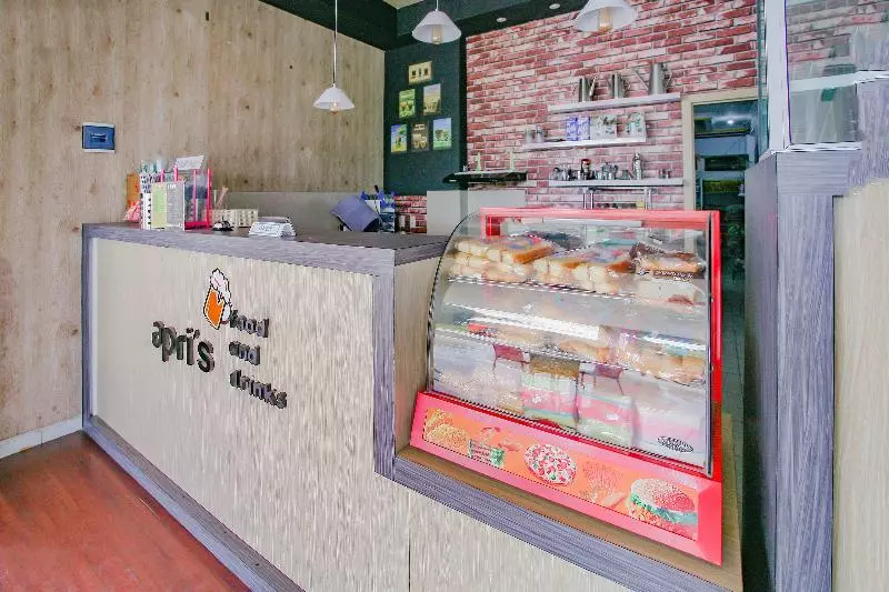 Hotelli Oyo 90072 Apri Inn Syariah