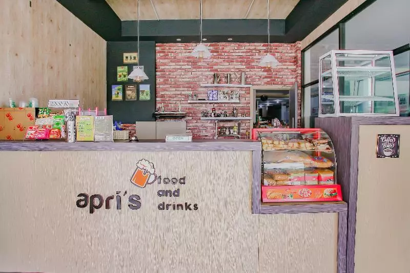 Hotelli Oyo 90072 Apri Inn Syariah