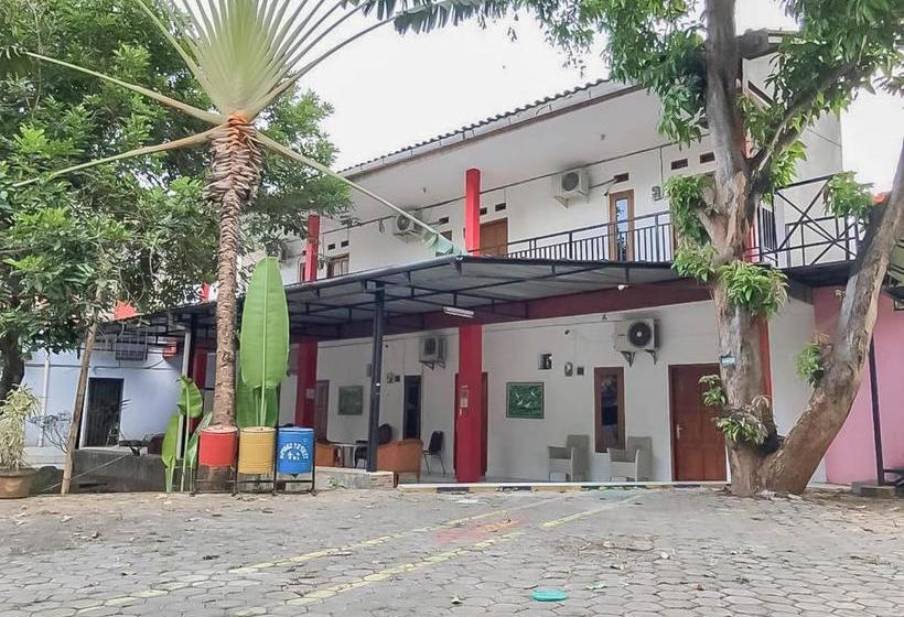 בית מלון כפרי Rumah Panggung Guest House Syariah Mitra Reddoorz