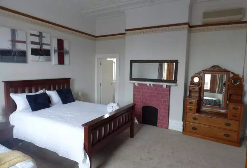 ペンション Sahara Guest House