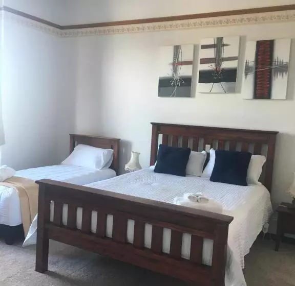 ペンション Sahara Guest House