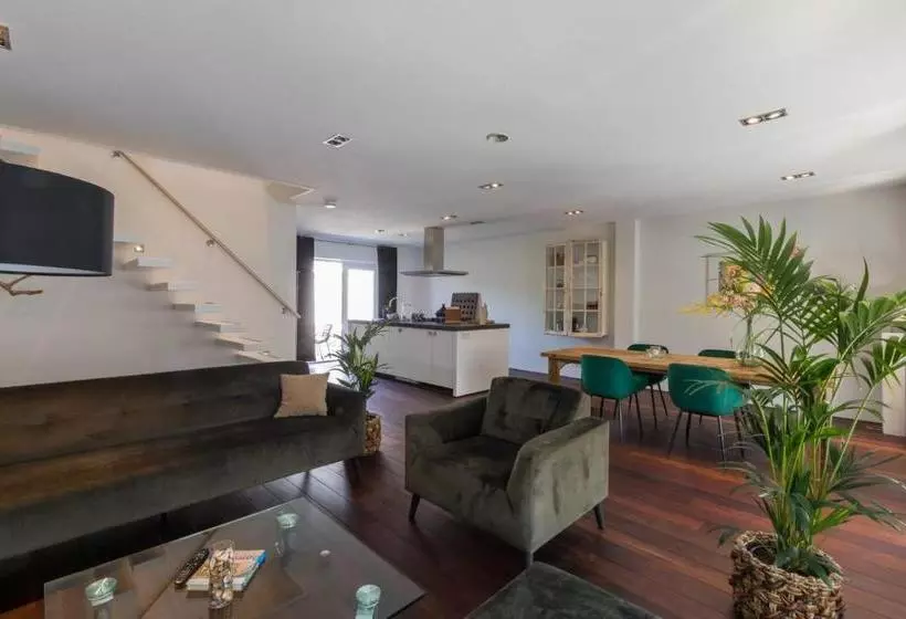リゾートホテル Luxe Apartment   Ooststraat 7 Domburg Ijsvogel