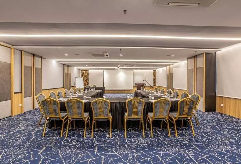 Fives Hotel Johor Bahru City Centre