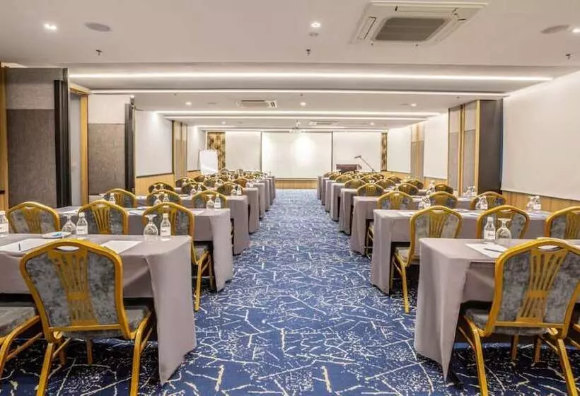 Fives Hotel Johor Bahru City Centre