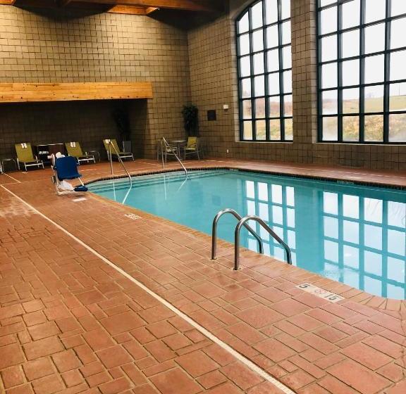 فندق Holiday Inn Express & Suites