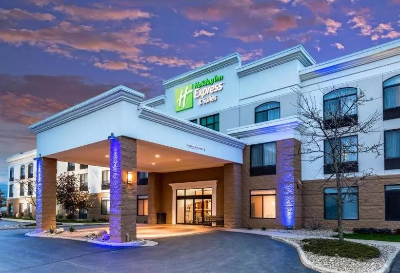 هتل Holiday Inn Express & Suites