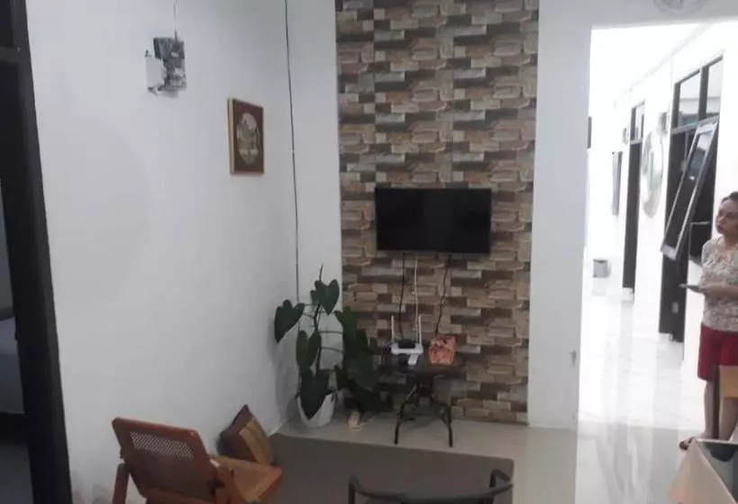 ホテル Koolkost @ Jalan Samratulangi Manado (minimum Stay 6 Nights)