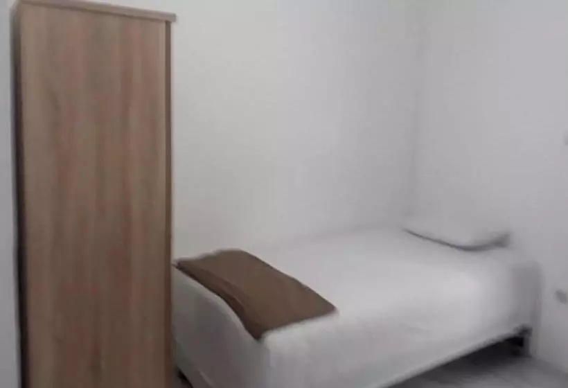 ホテル Koolkost @ Jalan Samratulangi Manado (minimum Stay 6 Nights)
