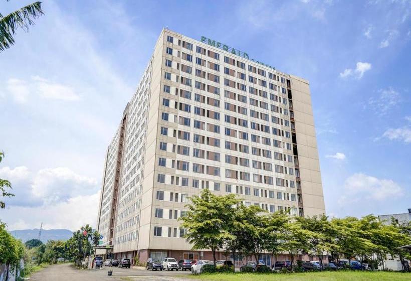 فندق Oyo 90042 Emerald Towers