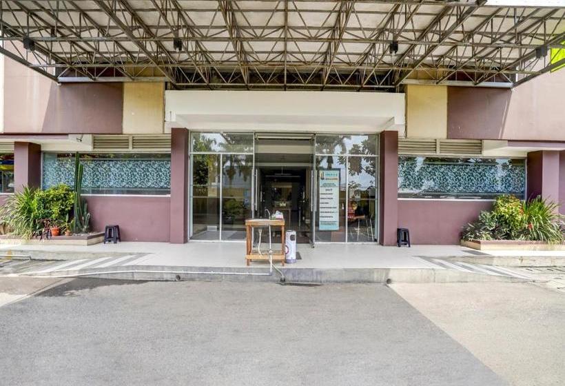 فندق Oyo 90042 Emerald Towers