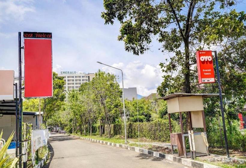 فندق Oyo 90042 Emerald Towers