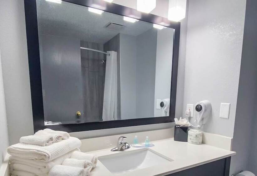 Отель Quality Inn Roseville Detroit North