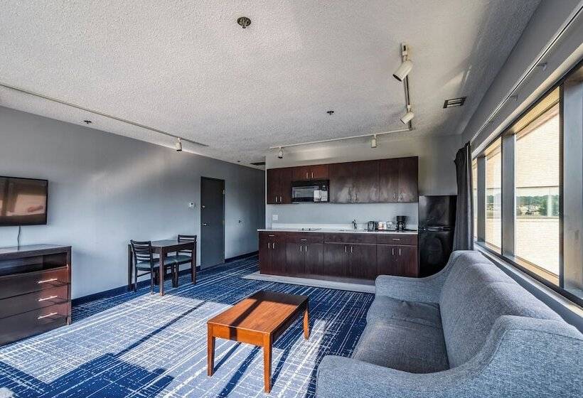 Отель Quality Inn Roseville Detroit North