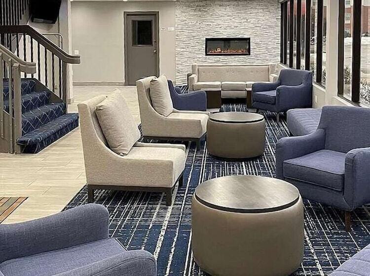 Отель Quality Inn Roseville Detroit North