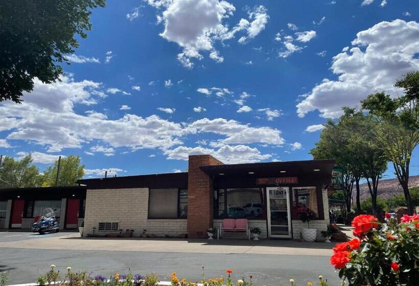 فندق Aiken S Lodge