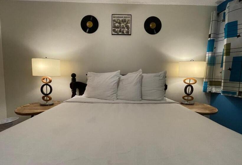 فندق Aiken S Lodge