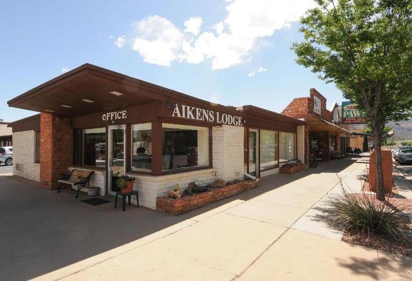فندق Aiken S Lodge